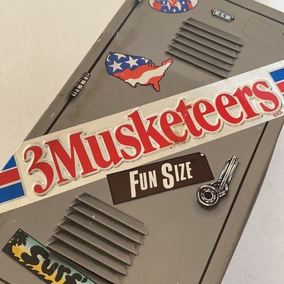 Vintage Tin Three Musketeers Candy School Locker Design Mars Inc. 1989 - Picture 10 of 16